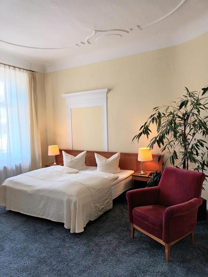 Hotel Vierseithof Luckenwalde Extérieur photo