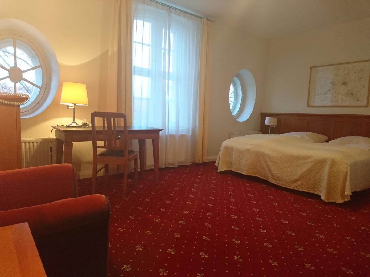 Hotel Vierseithof Luckenwalde Extérieur photo