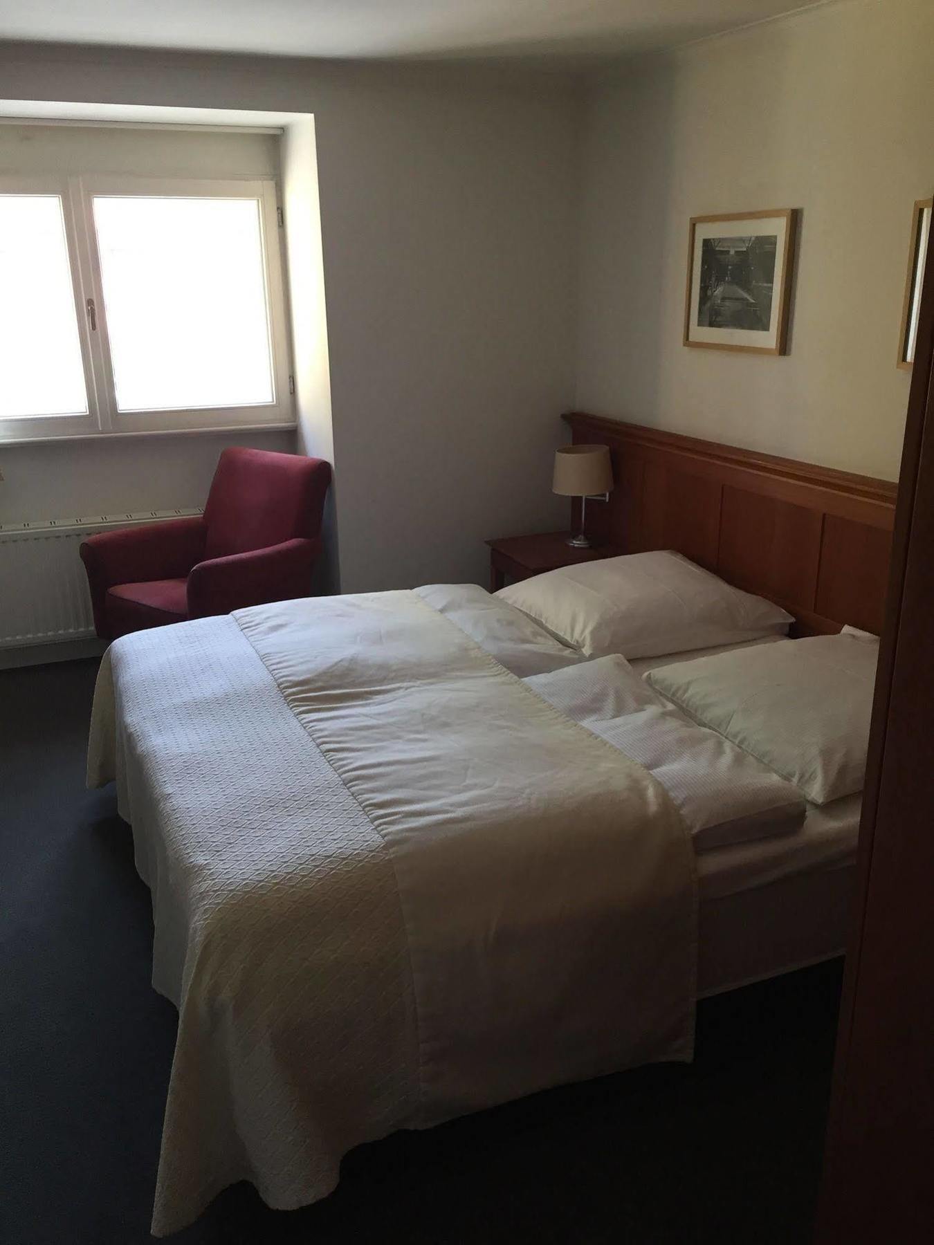 Hotel Vierseithof Luckenwalde Extérieur photo