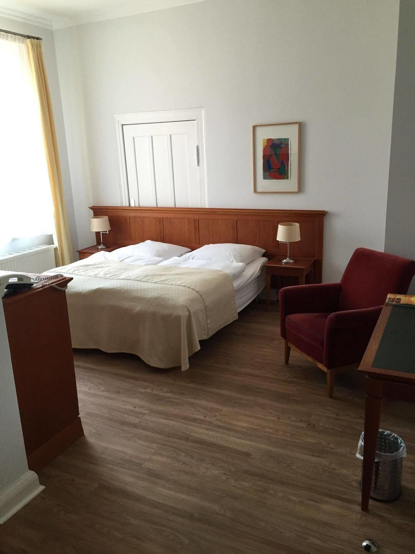 Hotel Vierseithof Luckenwalde Extérieur photo